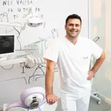 IVICA PELIVAN, zubar klinike Dentelli u Splitu